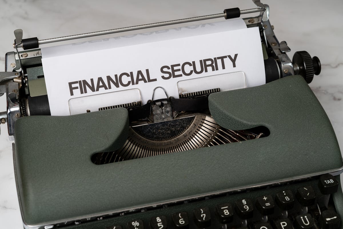 Fixed-Rate Personal Loans vs. Credit Cards: Which is Better?